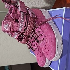 NIKE Women's SF Air Force 1, size 7